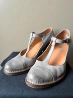 Neosens Rococo T-strap pump maat 41, Kleding | Dames, Ophalen of Verzenden, Zo goed als nieuw, Grijs