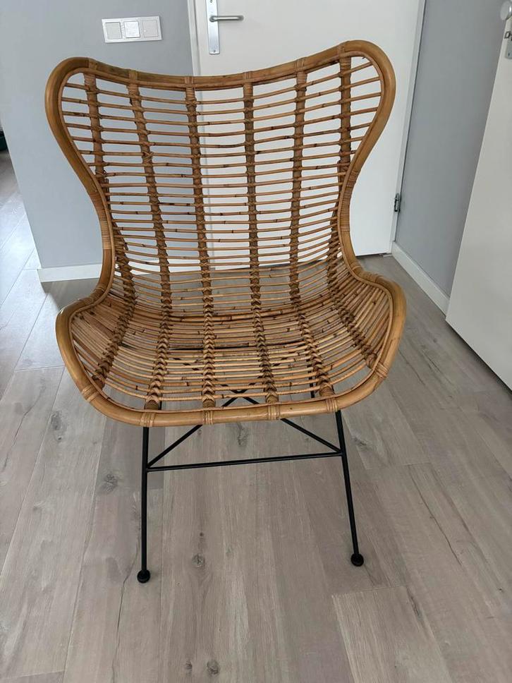 Rotan stoel met zwarte metalen poten, Huis en Inrichting, Stoelen, Zo goed als nieuw, Eén, Riet of Rotan, Bruin, Ophalen