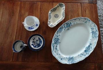blauw wit servies beschikbaar voor biedingen