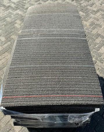 Tapijttegels 60x60cm grijs gestreept #208 beschikbaar voor biedingen