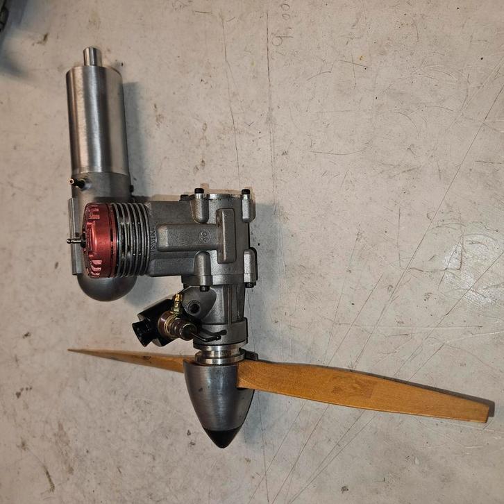 Irvine 40RLS C/L Stunt red head., Hobby en Vrije tijd, Modelbouw | Radiografisch | Vliegtuigen, Zo goed als nieuw, Nitro, RTF (Ready to Fly)