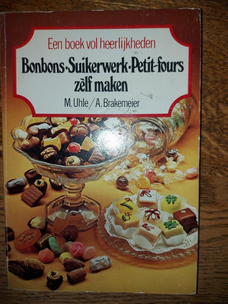 Bonbons Suikerwerk Petit-fours zelf maken. 1978., Boeken, Ophalen of Verzenden, Zo goed als nieuw