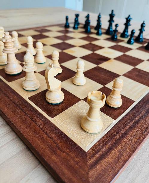 Schaakbord met schaakstenen set schaken chessboard vintage, Hobby en Vrije tijd, Gezelschapsspellen | Bordspellen, Ophalen of Verzenden