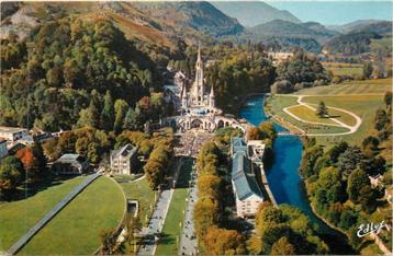 (381-295-037) Lourdes Vue aerienne sur la Basilique beschikbaar voor biedingen