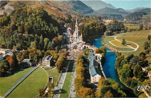 (381-295-037) Lourdes Vue aerienne sur la Basilique, Verzamelen, Ansichtkaarten | Buitenland, Frankrijk, Verzenden