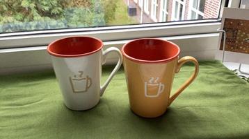 2 bekers/mokken. Create just mugs. Okergeel en roomwit beschikbaar voor biedingen