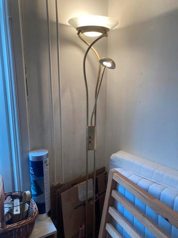 Dimbare staande lamp beschikbaar voor biedingen