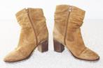 Mooie Suede Vintage Laarsjes 2 (Maat 39) € 40,-, Kleding | Dames, Schoenen, Lage of Enkellaarzen, ---, Ophalen of Verzenden, Bruin