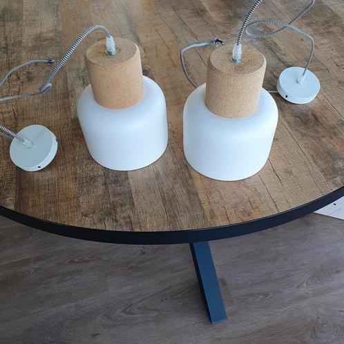2 Nette hanglampen wit aardewerk en kurk, Huis en Inrichting, Lampen | Hanglampen, Zo goed als nieuw, Minder dan 50 cm, Ophalen