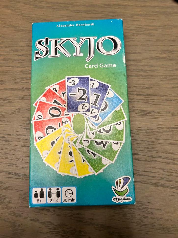 Skyjo Kaartspel - Leuk en Uitdagend!, Hobby en Vrije tijd, Gezelschapsspellen | Bordspellen, Zo goed als nieuw, Een of twee spelers