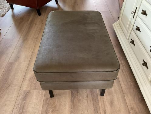Hocker leer warm groen met zwarte poten, Huis en Inrichting, Banken | Voetenbanken en Poefen, Nieuw, 50 tot 75 cm, 75 tot 100 cm