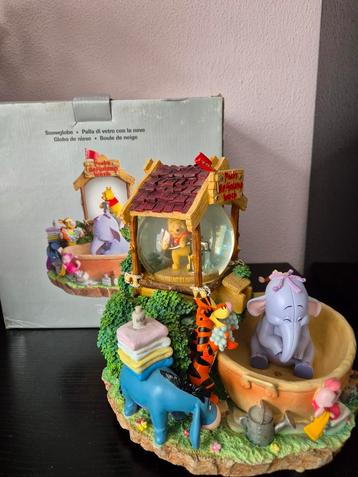 Leuk globe van winnie the pooh en vrienden  beschikbaar voor biedingen