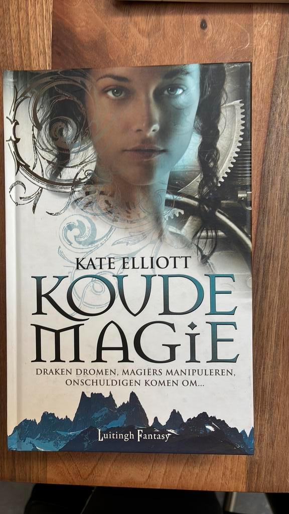 Katrina Elliott - Koude Magie, Boeken, Fantasy, Zo goed als nieuw, Ophalen of Verzenden