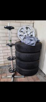 Winterbanden met stalen velgen en wieldoppen 165/70 R14, Auto-onderdelen, Banden en Velgen, Ophalen, 14 inch, Gebruikt, Winterbanden