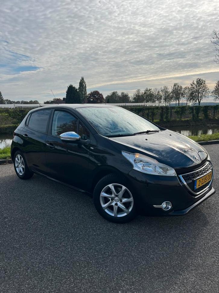 Peugeot 208|  1.2 puretech |  5-D 2015 | dealer onderhouden, Auto's, Peugeot, Bedrijf, Airbags, Airconditioning, Bluetooth, Boordcomputer