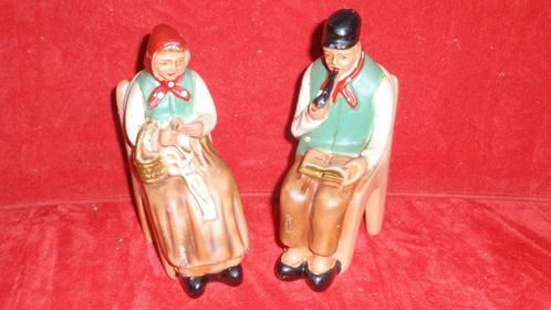 Zeer oud koppel op stoel in gips, Verzamelen, Beelden en Beeldjes, Gebruikt, Mens, Ophalen of Verzenden
