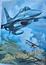 BOEK VLUCHT D DE TIJD 75 JAAR NED LUCHTMACHT EN ONZE LUCHTM3, Verzenden, Luchtmacht, Nederland, Boek of Tijdschrift