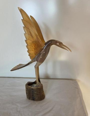 Vogelsculptuur beschikbaar voor biedingen