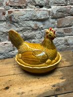 Kip op nest, Antiek en Kunst, Antiek | Keramiek en Aardewerk, Ophalen of Verzenden