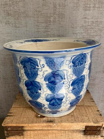 Grote vintage/ brocante bloempot, in goede staat - M26 beschikbaar voor biedingen