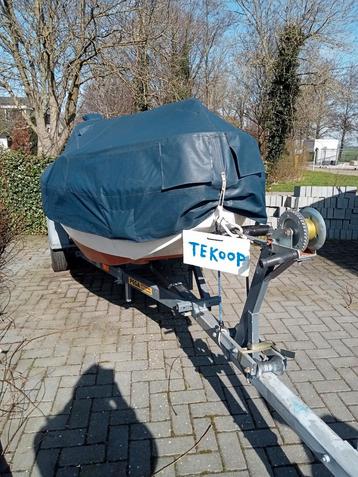 Boot staal met trailer en toebehoren 