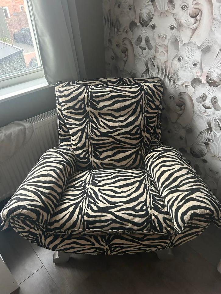 Zebra Barok Stoel met Poef/Tafel in uitstekende staat!, Huis en Inrichting, Stoelen, Gebruikt, Eén, Stof, Zwart, Ophalen of Verzenden