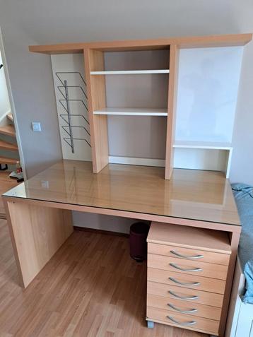 Mooi IKEA bureau met (los) bovenbouw beukenfineer beschikbaar voor biedingen