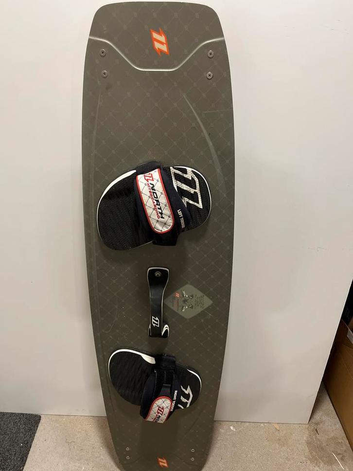 North Kiteboard Twintip - Klaar voor actie!, Watersport en Boten, Kitesurfen, Gebruikt, Kiteboard, Twintip, Ophalen