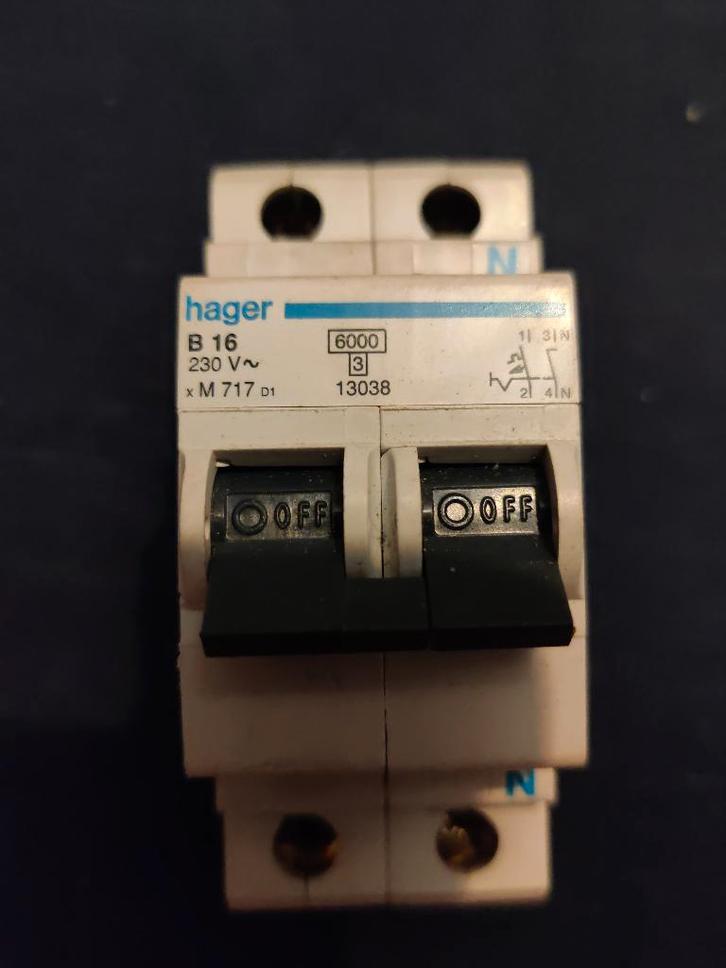 Hager Installatieautomaat B16 x M 717 D1 13038, Hobby en Vrije tijd, Elektronica-componenten, Zo goed als nieuw, Ophalen of Verzenden