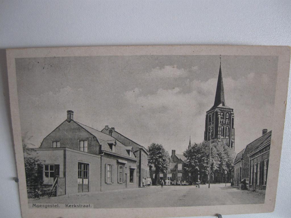 9146-7 Moergestel, Kerkstraat met volk, Verzenden, Voor 1920, Zuid-Holland