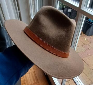 Tenson outdoor hoed beschikbaar voor biedingen