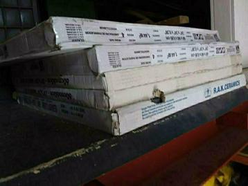 Vloertegels 1,44 m2 per pak grijs antraciet 60x60 beschikbaar voor biedingen