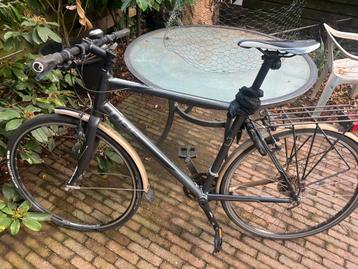 Mooie Cube fiets beschikbaar voor biedingen