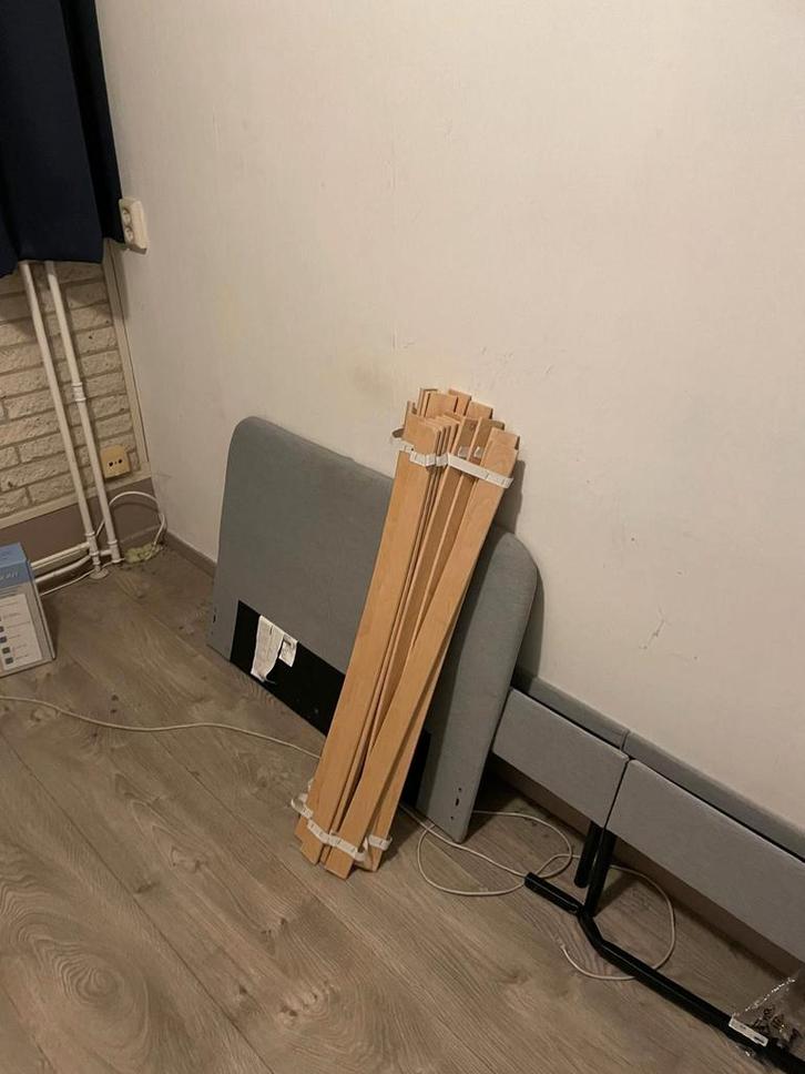 IKEA SLATTUM Eenpersoons bedframe - zondag 28dec ophalen, Huis en Inrichting, Slaapkamer | Bedden, Zo goed als nieuw, Eenpersoons