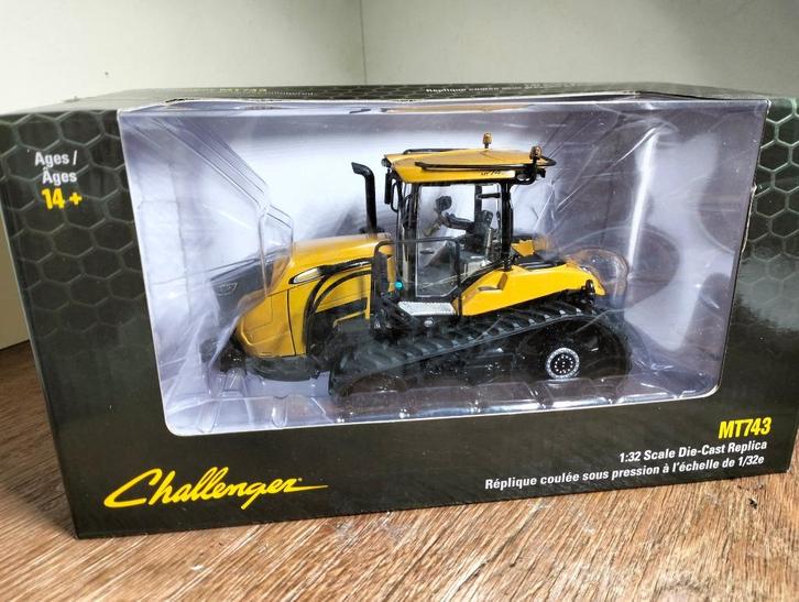 Te koop USK Challenger MT 743 Aanbieding.(D), Hobby en Vrije tijd, Modelauto's | 1:32, Zo goed als nieuw, Tractor of Landbouw
