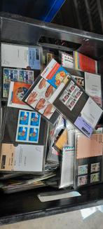 Bundeltje van 100 ptt mapjes nederland, Postzegels en Munten, Postzegels | Volle albums en Verzamelingen, Nederland, Ophalen of Verzenden