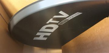 Sateliet schotel antenne HDtv canaal+ met kastje beschikbaar voor biedingen