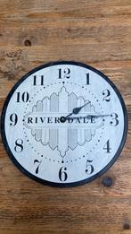 Riverdale klok 35cm, Huis en Inrichting, Ophalen of Verzenden, Zo goed als nieuw