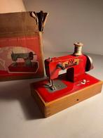 regina kindernaaimachine, Ophalen