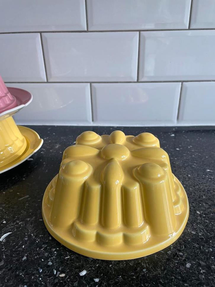 Gele puddingvorm grootste maat Sphinx/Regout, Huis en Inrichting, Keuken | Servies, Zo goed als nieuw, Bord(en), Overige stijlen