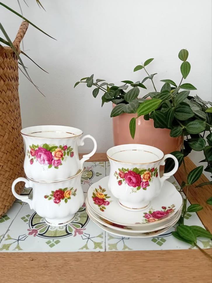 3 x Vintage Kopje en Schotel Bone China London Collection, Antiek en Kunst, Antiek | Servies los, Ophalen of Verzenden