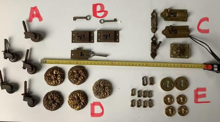 Divers antiek beslag oa voor meubels, deuren, Antiek en Kunst, Antiek | Overige Antiek, Ophalen of Verzenden