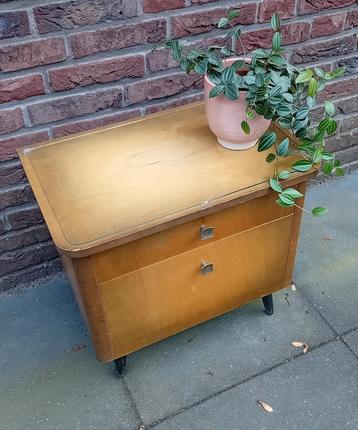 Midcentury vintage nachtkastje bijzettafeltje  beschikbaar voor biedingen