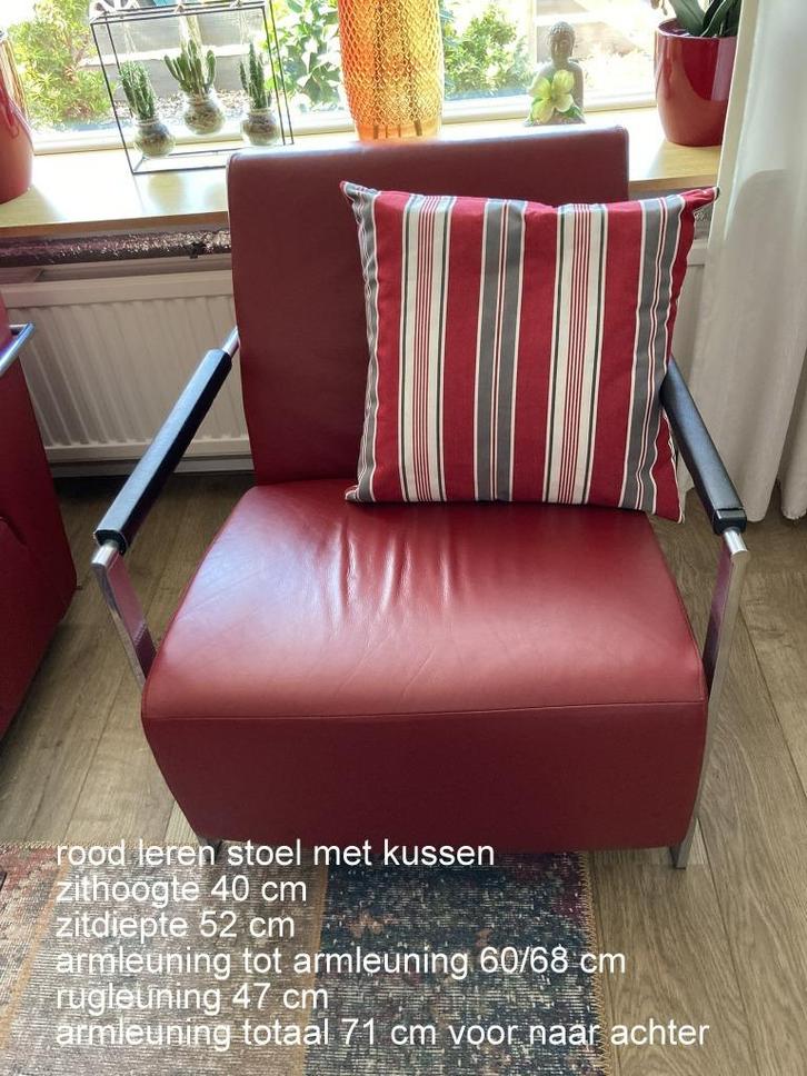 Harvink Alowa fauteuil rood / wijnrood leer met kussen, Huis en Inrichting, Fauteuils, Zo goed als nieuw, Leer, Metaal, 50 tot 75 cm