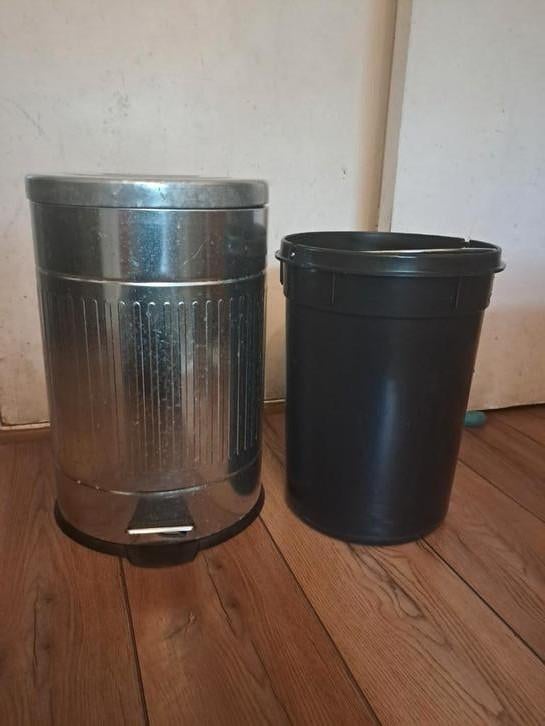 Te koop, prullenbak. Steenless steel prullenbak met pedaal f, Huis en Inrichting, Emmers, Ophalen of Verzenden, Aluminium