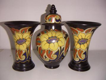 Gelria Arnhem plateel keramiek vazen jr.1926-1930. Natrius. beschikbaar voor biedingen