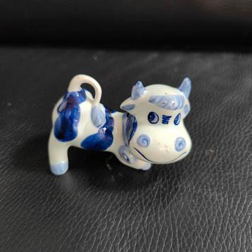 Leuk Koe Beeldje - Zelfs Blauw Wit beschikbaar voor biedingen