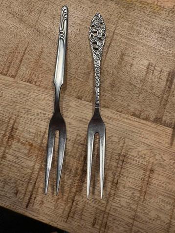 2 gebak of vleesvorkjes beschikbaar voor biedingen