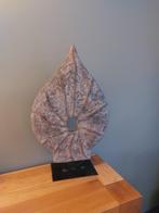 blad vormige ornament op voet, Huis en Inrichting, Woonaccessoires | Zuilen en Pilaren, Ophalen, Zo goed als nieuw