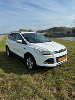 Ford Kuga 1.5 Ecoboost 120pk 2WD 2016 Wit, Auto's, 4 cilinders, Wit, Handgeschakeld, Grijs